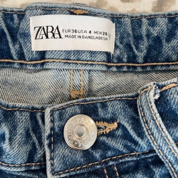 ZARA Distressed Cut-Off Denim Shorts; Blue; Size 4 - Picture 3 of 3